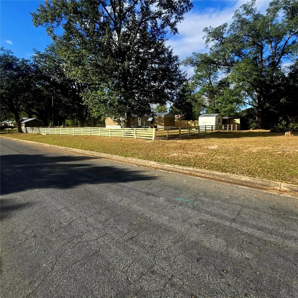 2820 Barnes Street Marianna FL 32448
