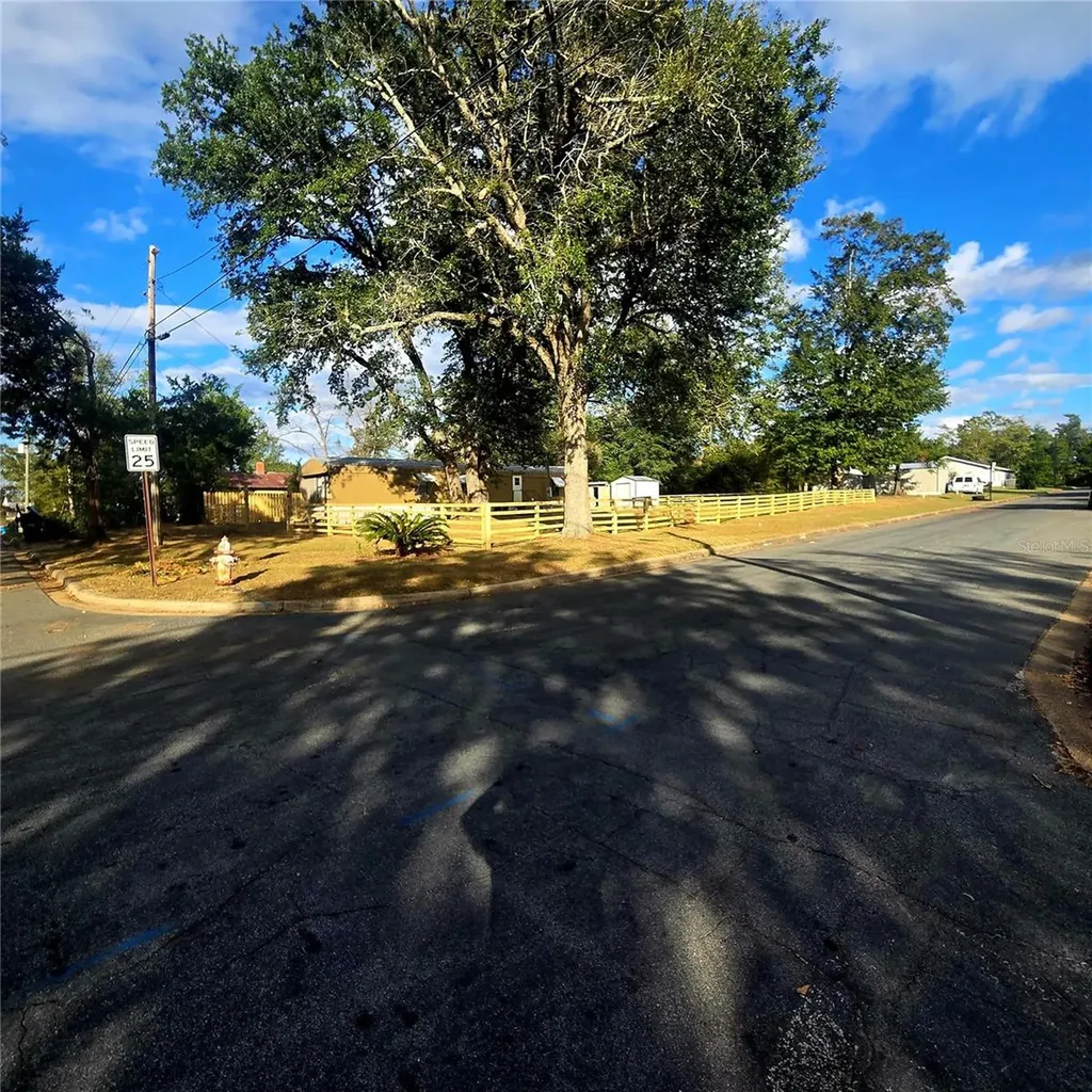 2820 Barnes Street Marianna FL 32448
