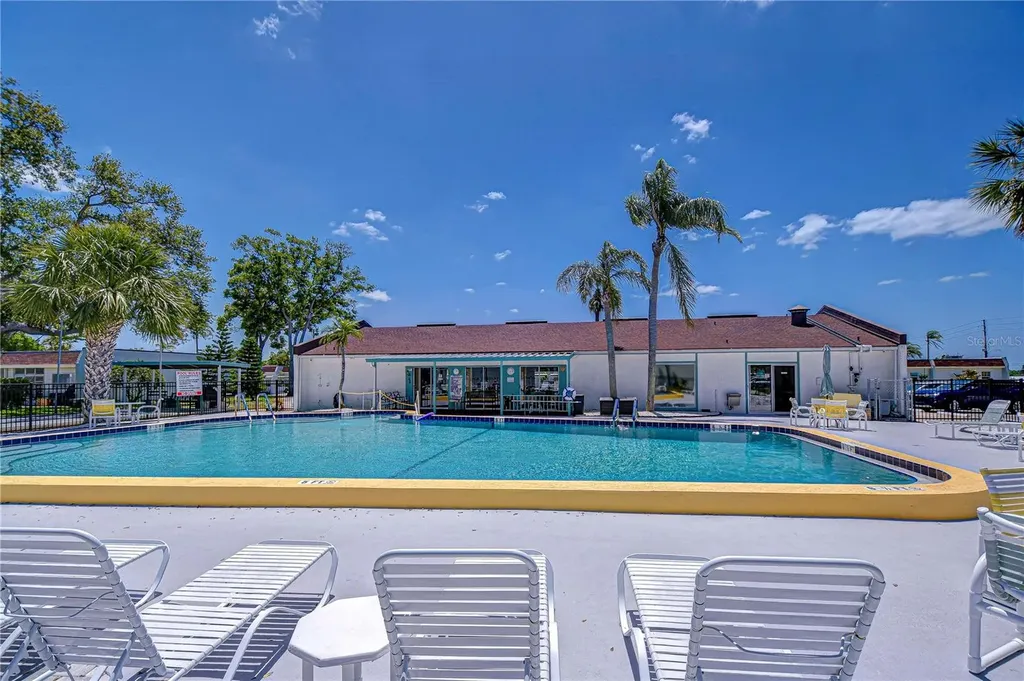 13870 Oakwood Lane Seminole FL 33776