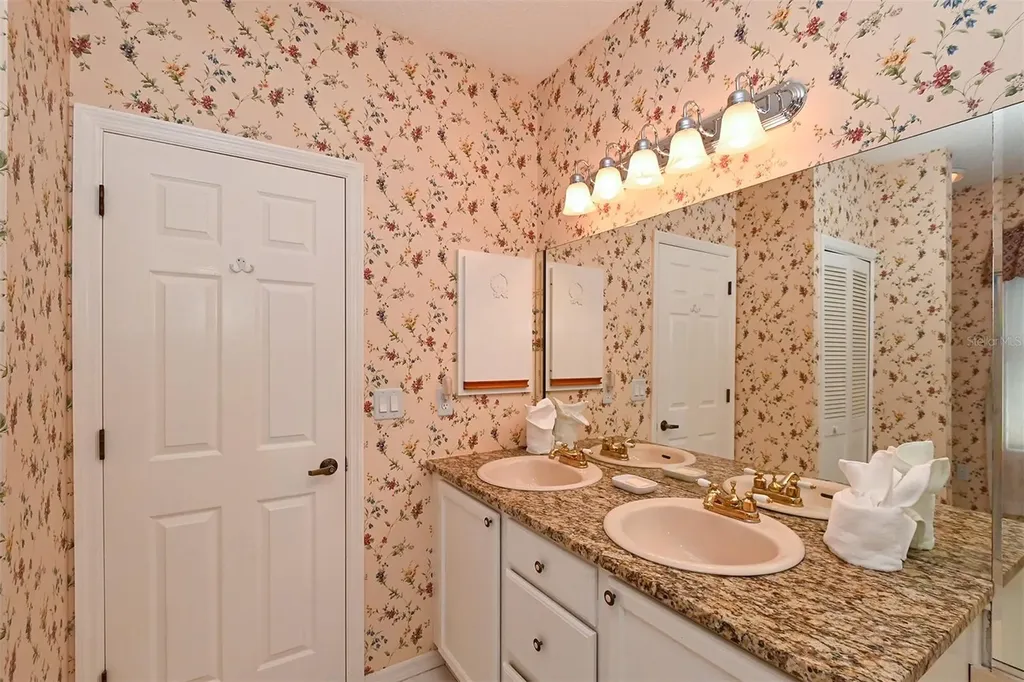3866 Surrey Court Sarasota FL 34235