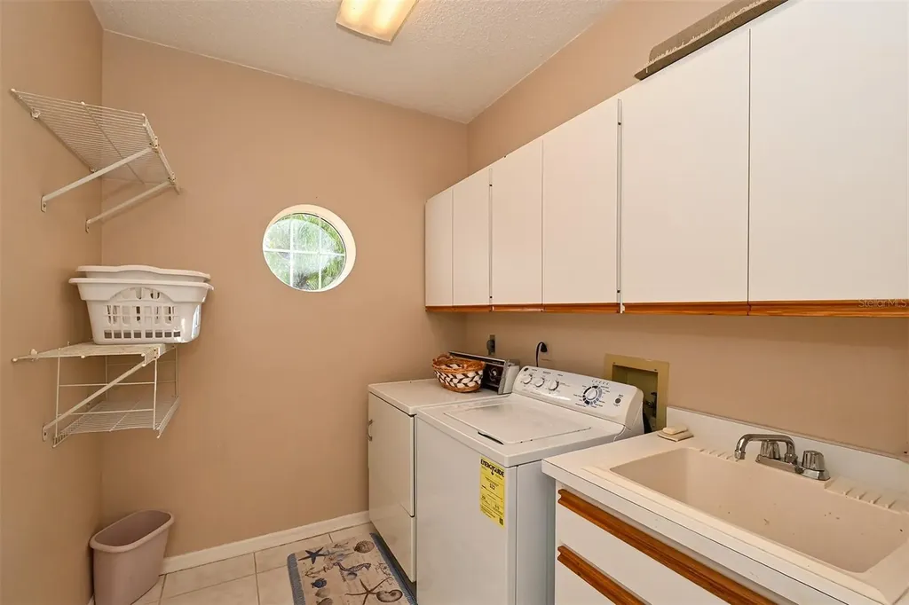 3866 Surrey Court Sarasota FL 34235