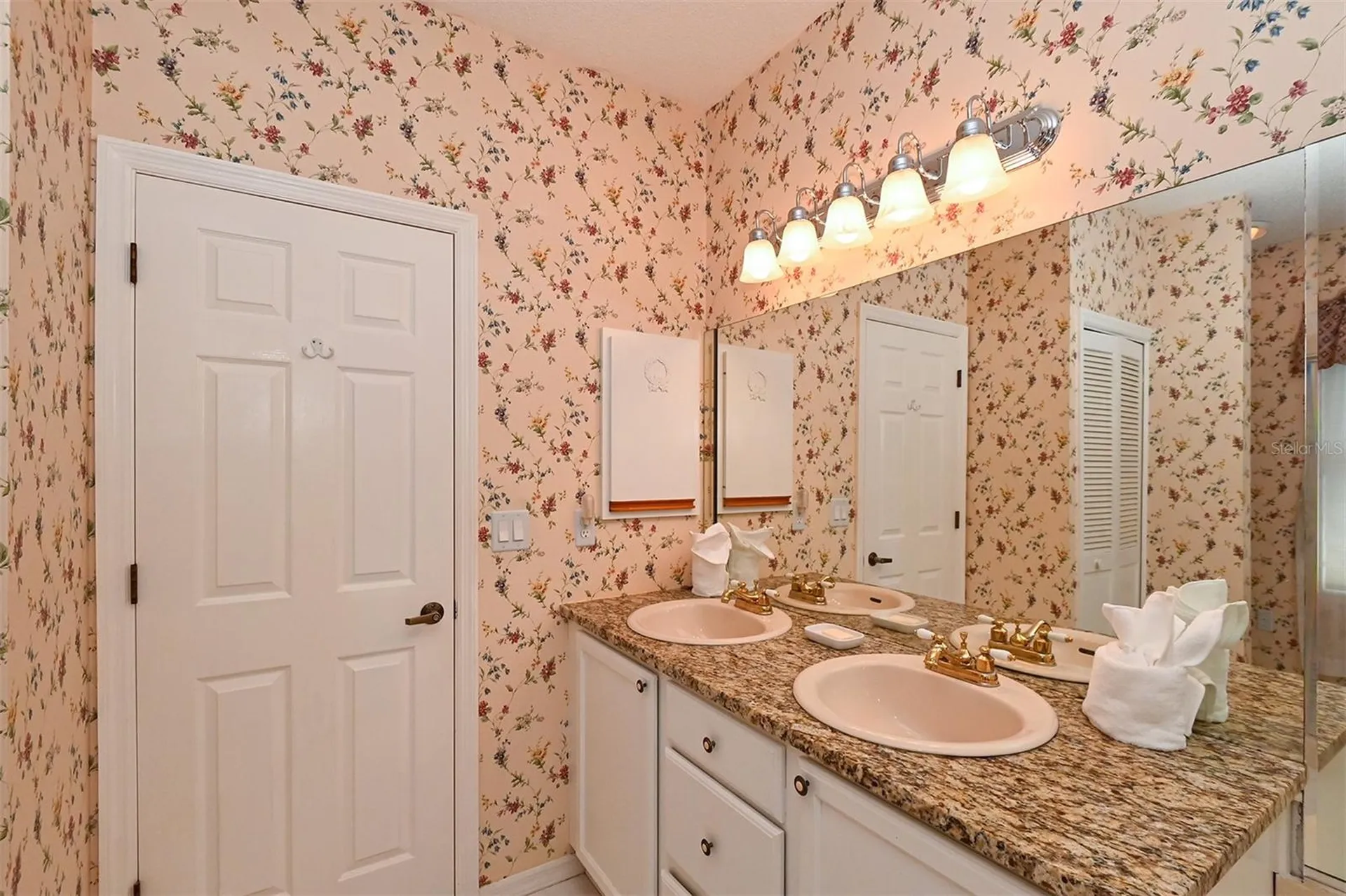 3866 Surrey Court Sarasota FL 34235