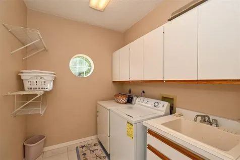 3866 Surrey Court Sarasota FL 34235