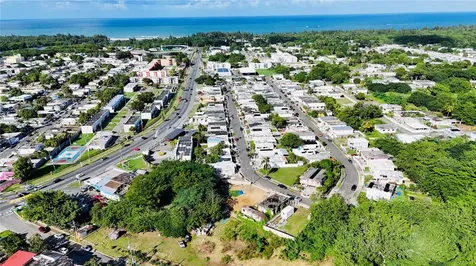 Urb. Jardines De Loiza C-8 Loiza PR 00772