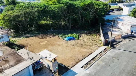 Urb. Jardines De Loiza C-8 Loiza PR 00772