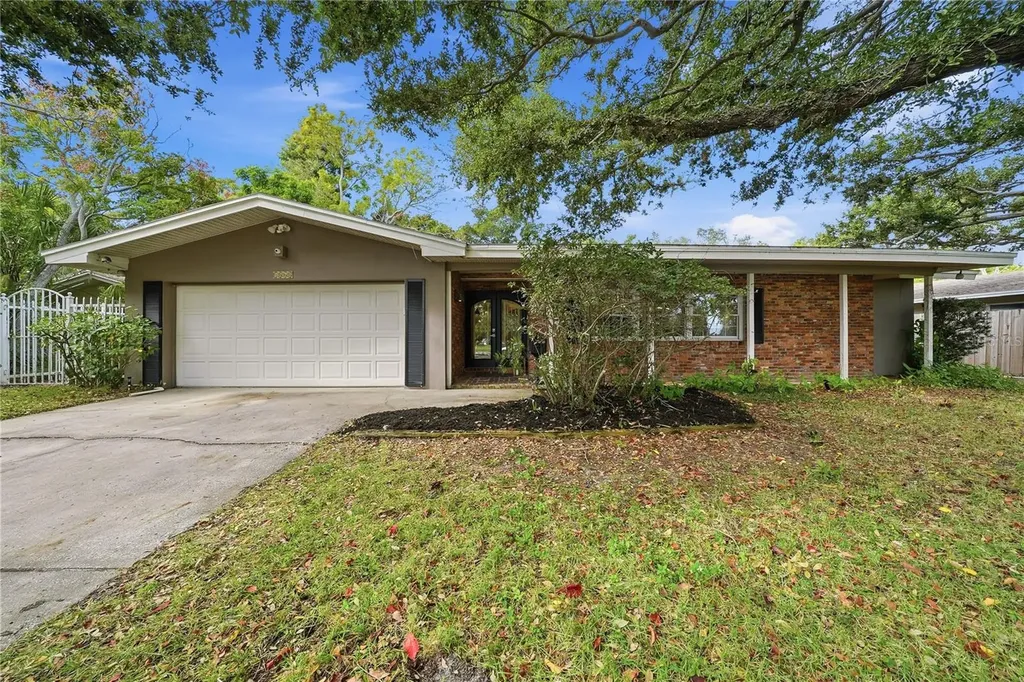 1868 Juarez Way S St Petersburg FL 33712