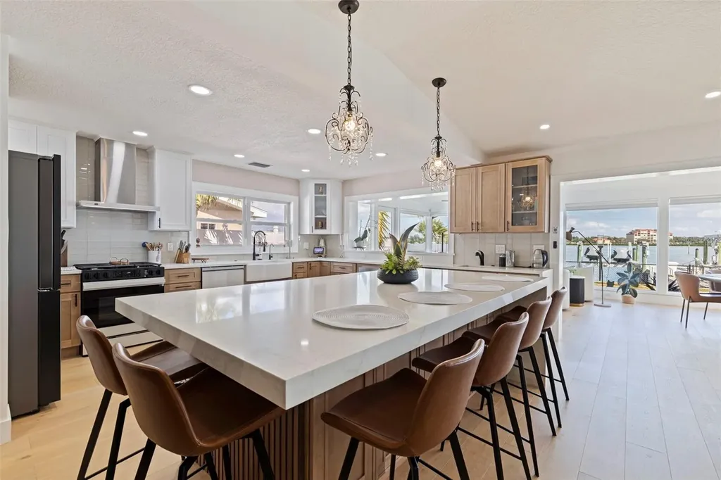 7827 9th Avenue S St Petersburg FL 33707