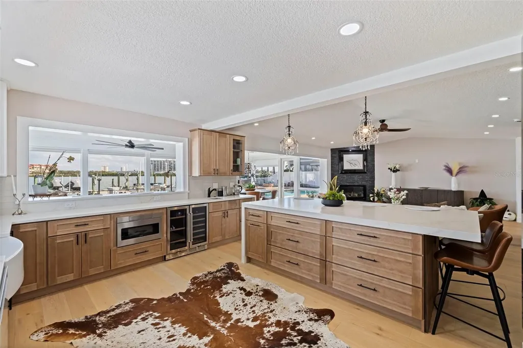 7827 9th Avenue S St Petersburg FL 33707