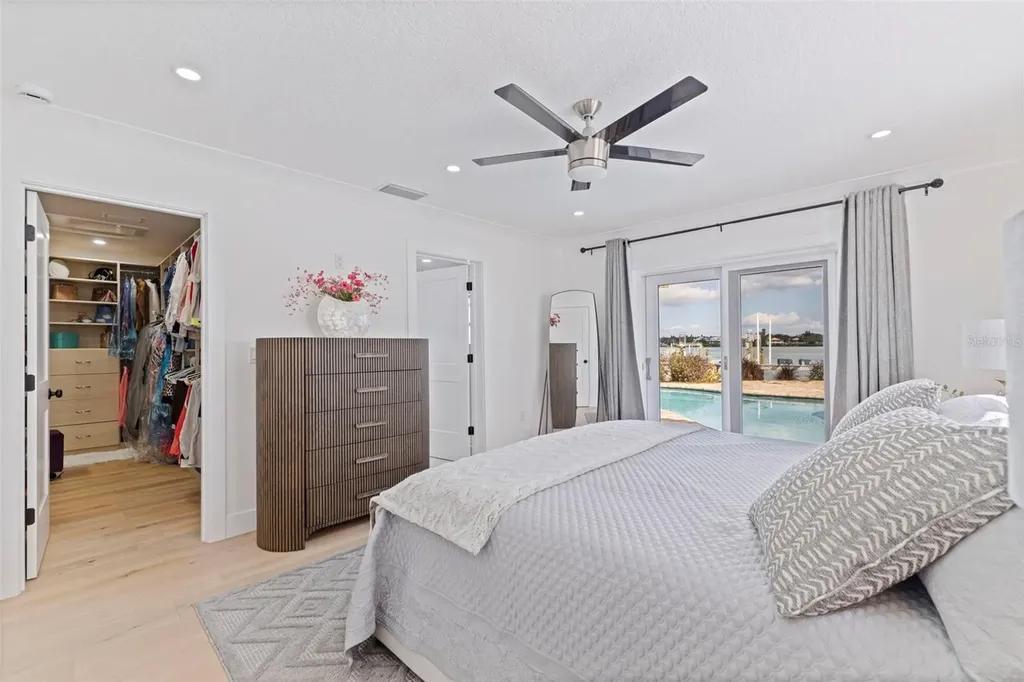 7827 9th Avenue S St Petersburg FL 33707