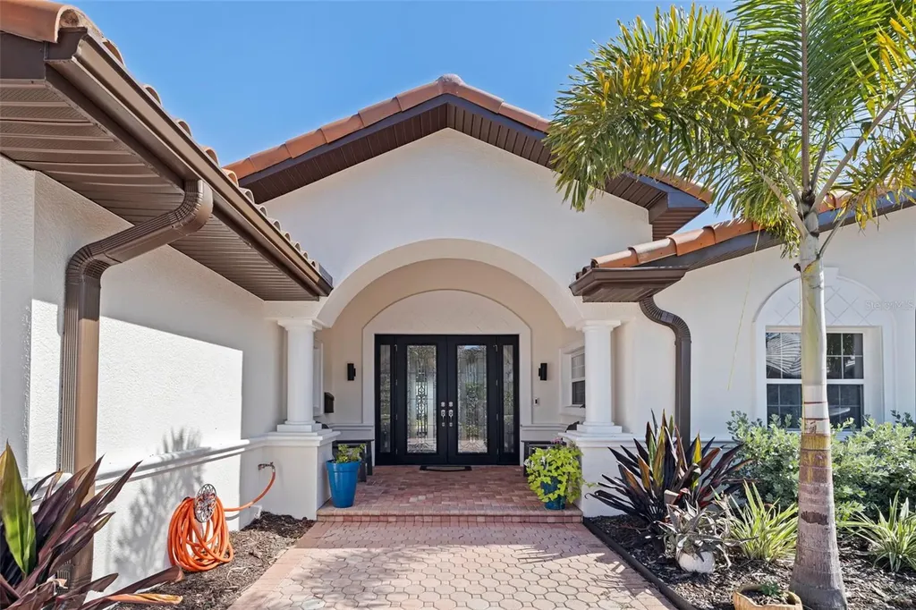 7827 9th Avenue S St Petersburg FL 33707