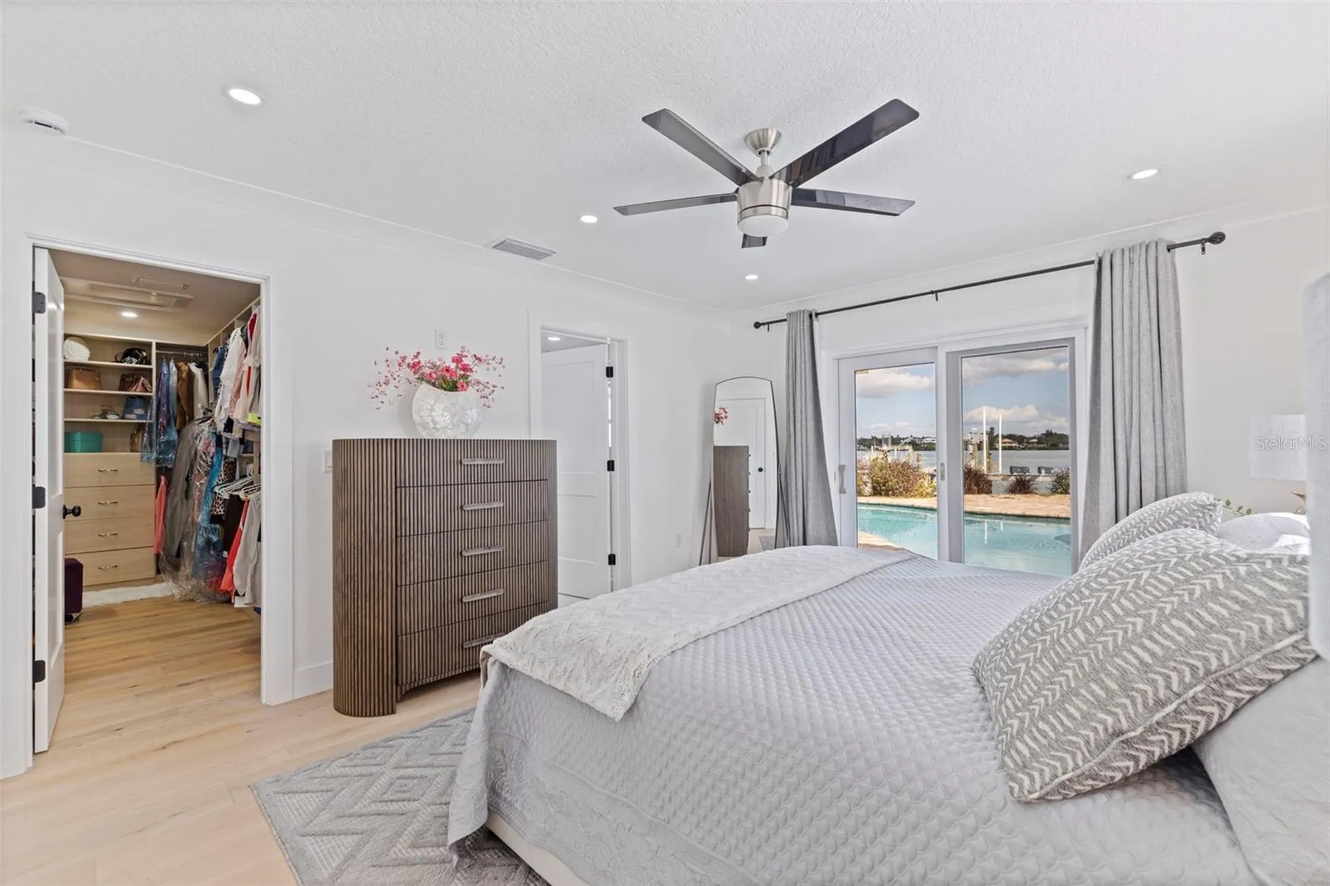 7827 9th Avenue S St Petersburg FL 33707