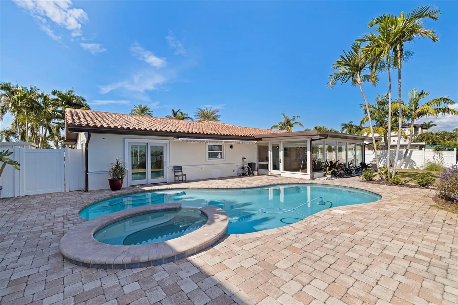 7827 9th Avenue S St Petersburg FL 33707