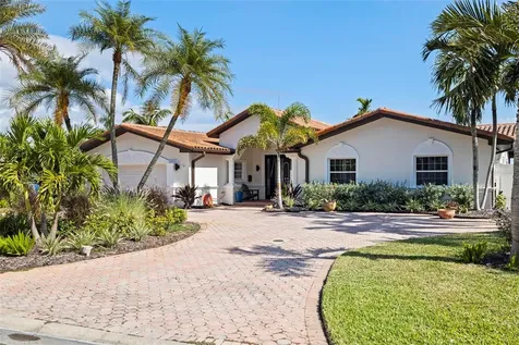7827 9th Avenue S St Petersburg FL 33707
