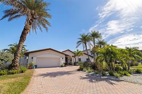 7827 9th Avenue S St Petersburg FL 33707