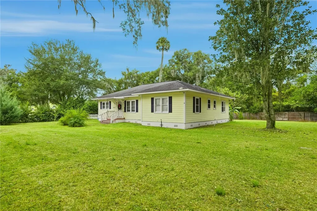 5915 Avenue F Mc Intosh FL 32664