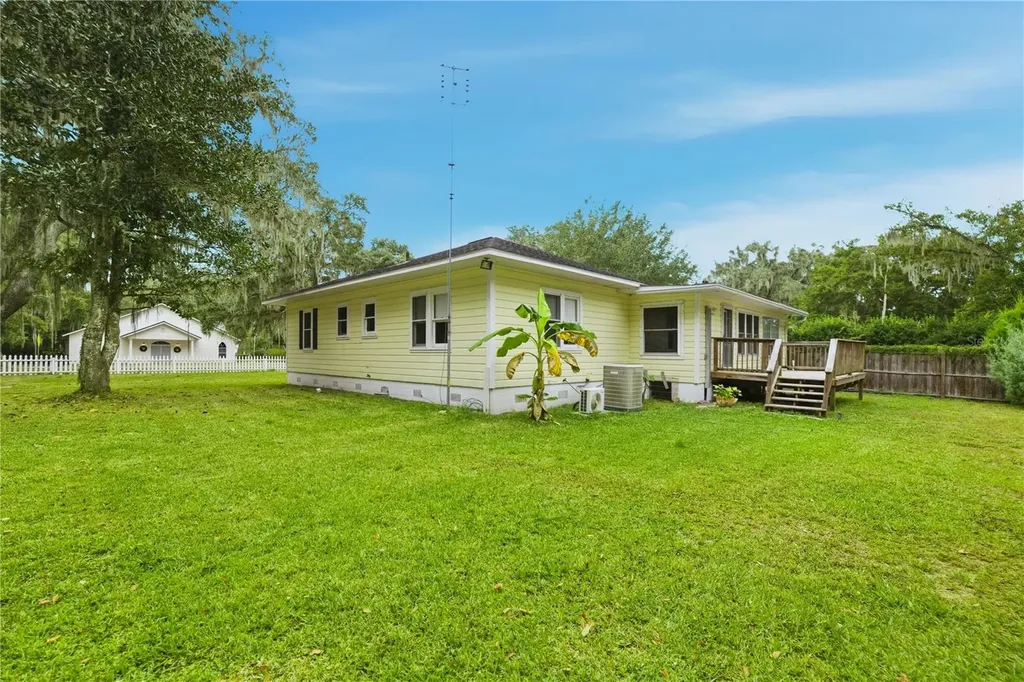 5915 Avenue F Mc Intosh FL 32664