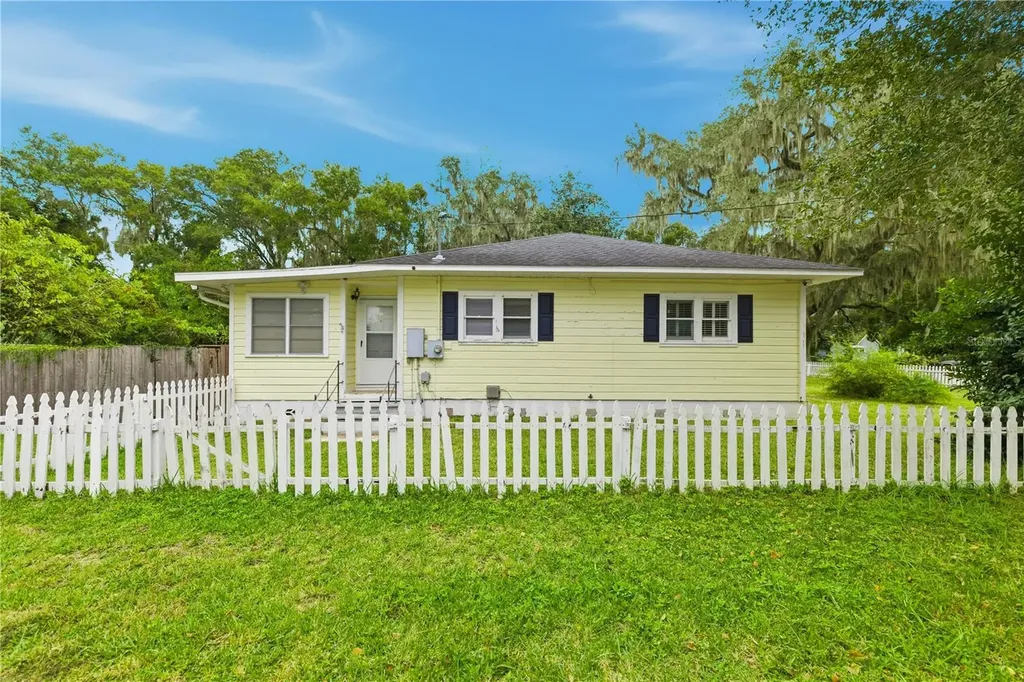 5915 Avenue F Mc Intosh FL 32664