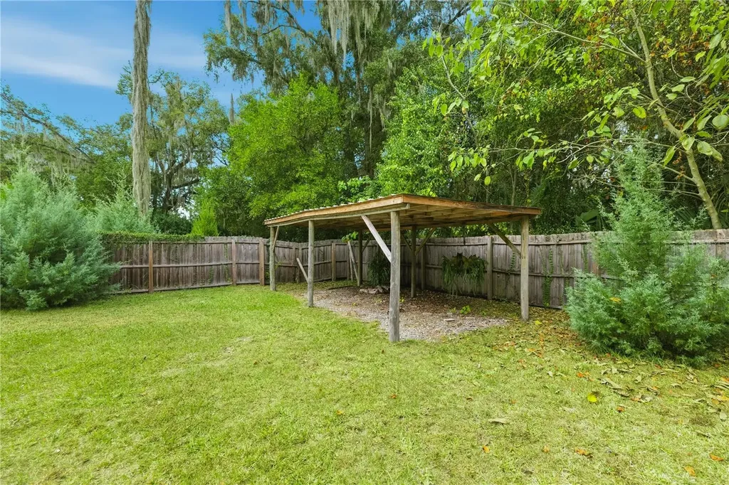 5915 Avenue F Mc Intosh FL 32664