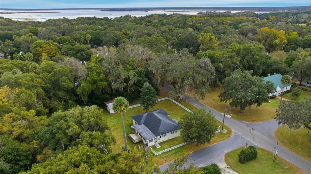 5915 Avenue F Mc Intosh FL 32664