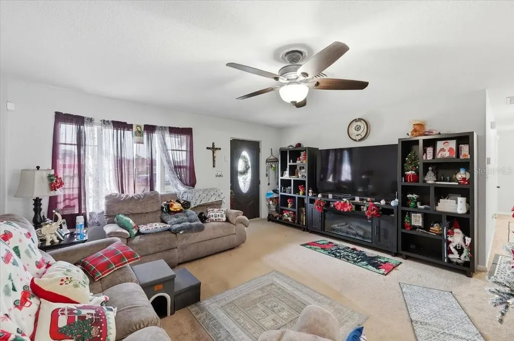 54 Gardner Avenue Lake Wales FL 33898