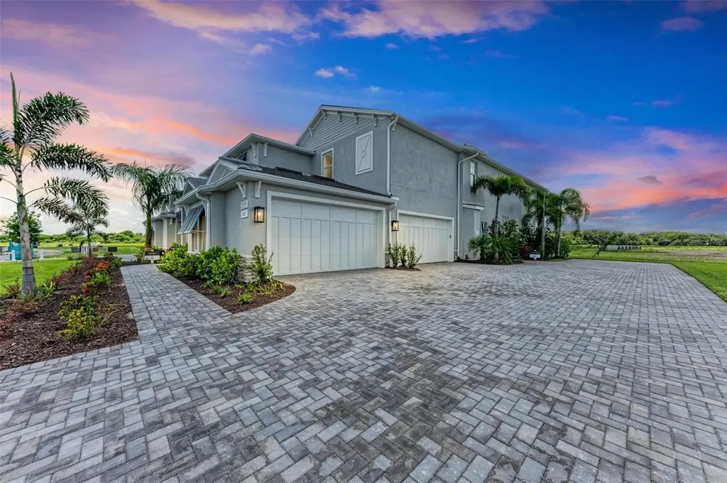 10016 Rembrandt Way Bradenton FL 34212