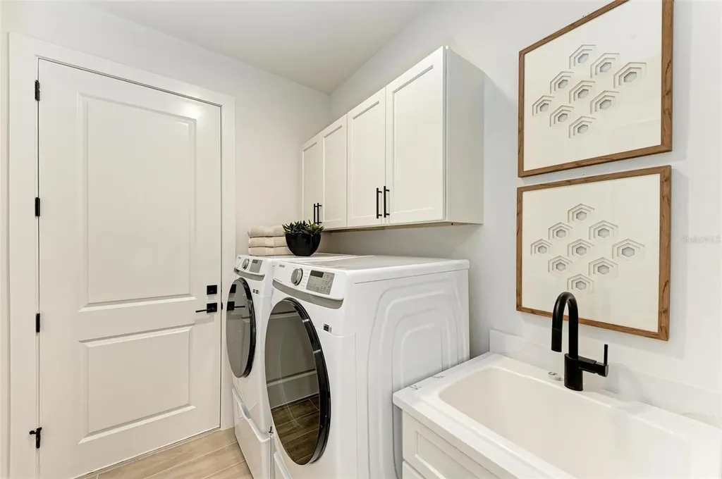 10016 Rembrandt Way Bradenton FL 34212