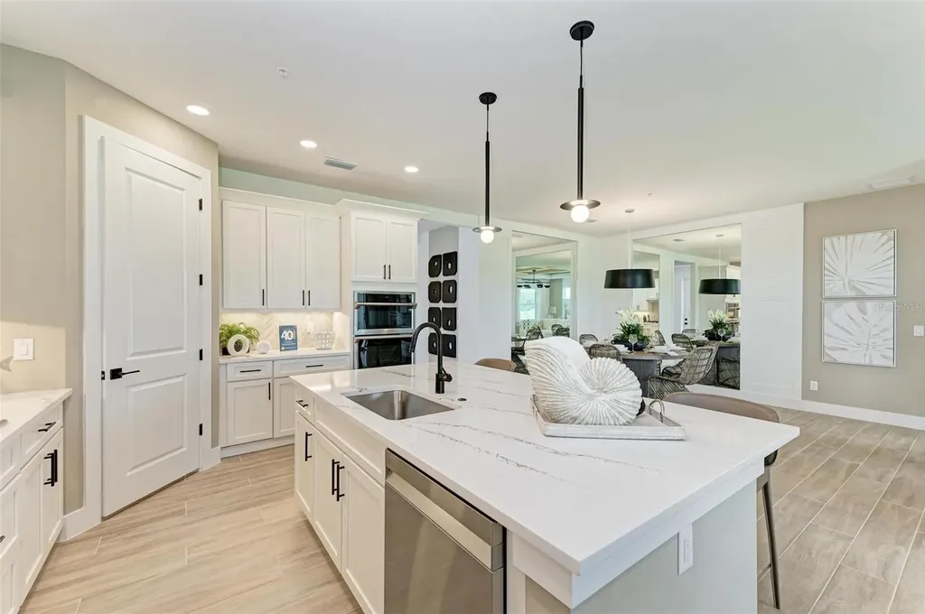10016 Rembrandt Way Bradenton FL 34212