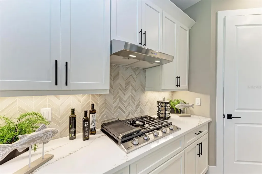10016 Rembrandt Way Bradenton FL 34212