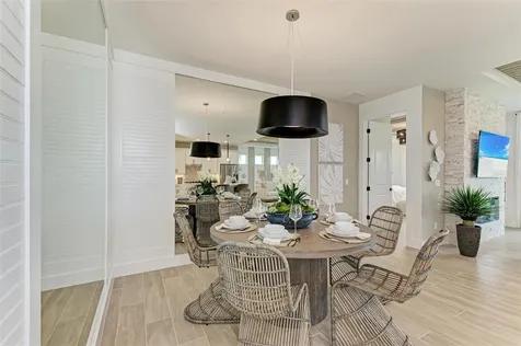 10016 Rembrandt Way Bradenton FL 34212