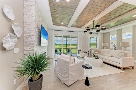 10016 Rembrandt Way Bradenton FL 34212