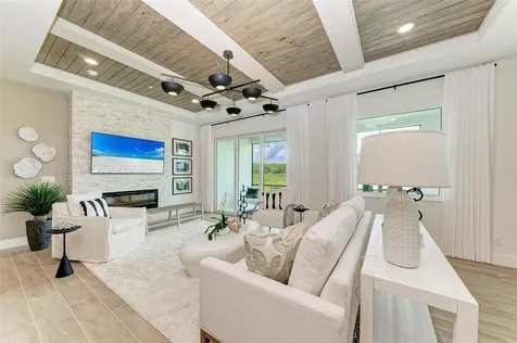 10016 Rembrandt Way Bradenton FL 34212