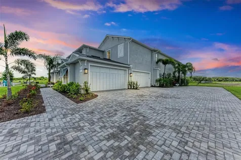 10016 Rembrandt Way Bradenton FL 34212