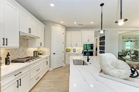 10016 Rembrandt Way Bradenton FL 34212