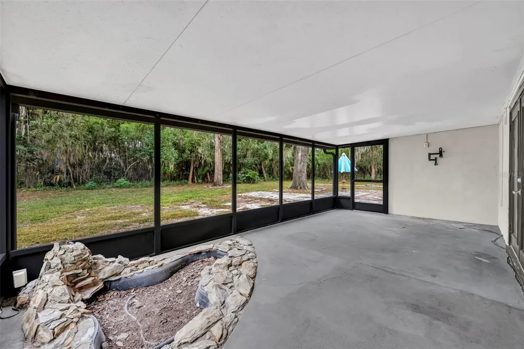 1240 W Voorhis Avenue Deland FL 32720