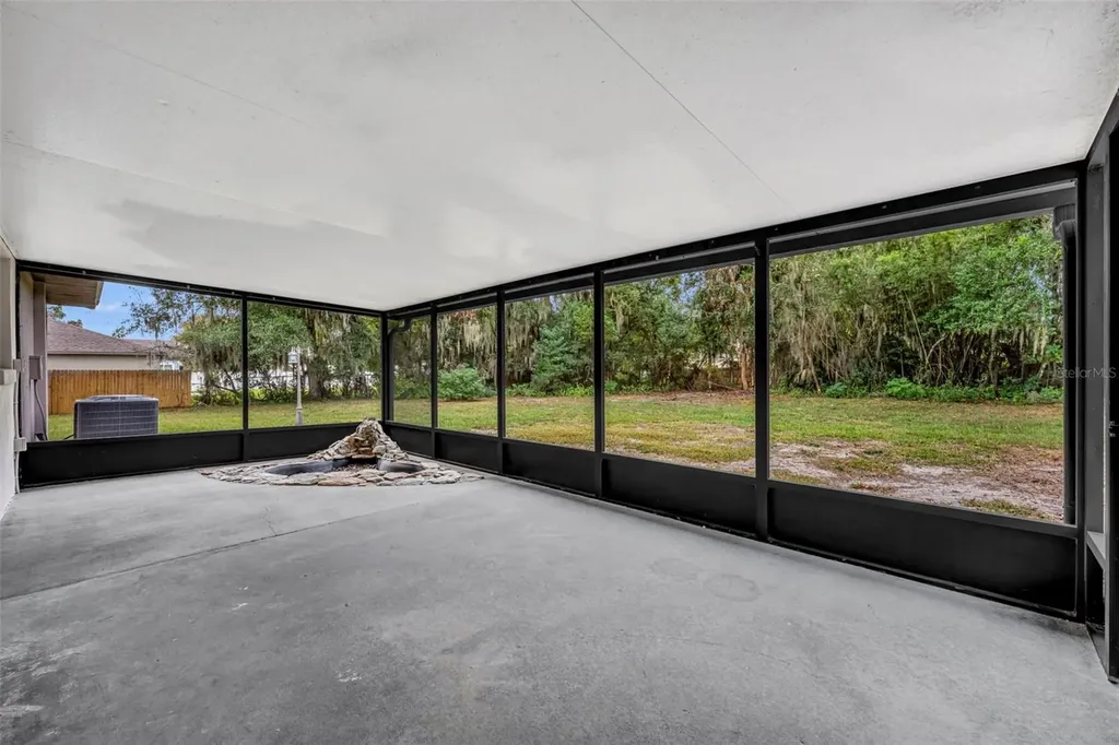 1240 W Voorhis Avenue Deland FL 32720