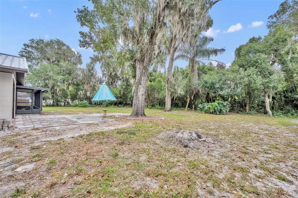1240 W Voorhis Avenue Deland FL 32720
