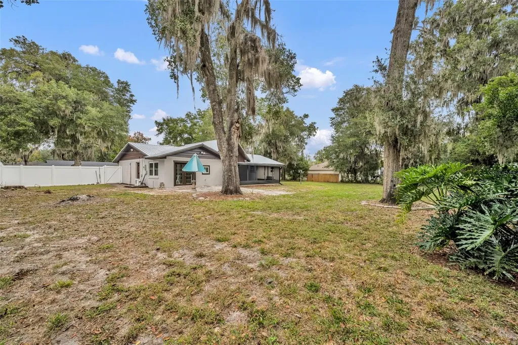 1240 W Voorhis Avenue Deland FL 32720