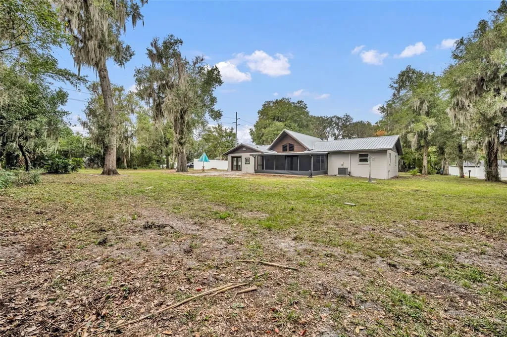 1240 W Voorhis Avenue Deland FL 32720
