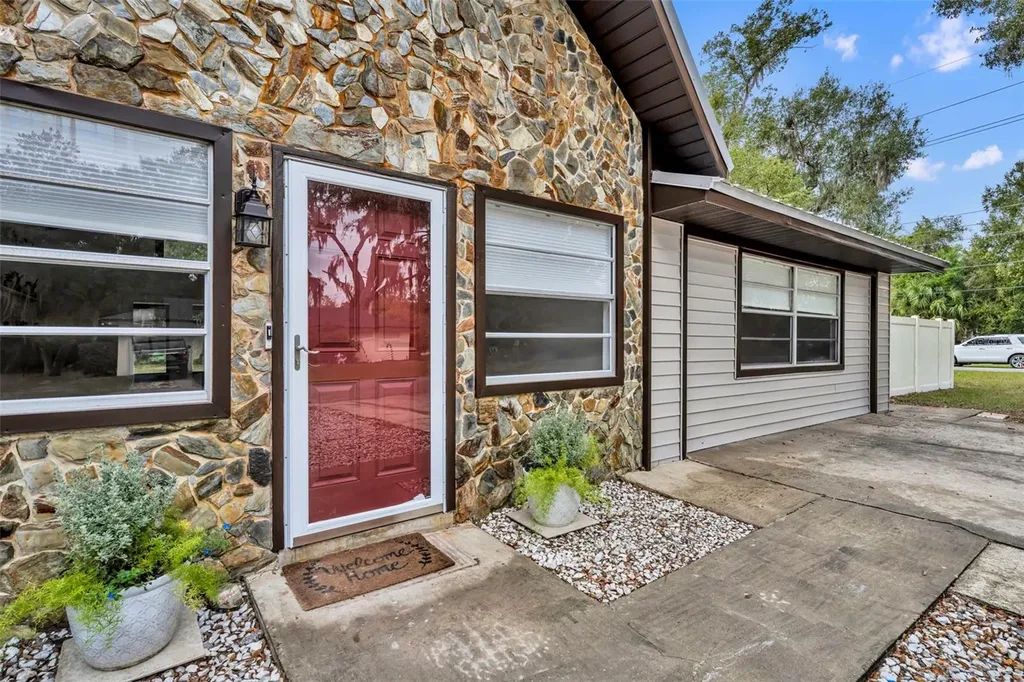 1240 W Voorhis Avenue Deland FL 32720
