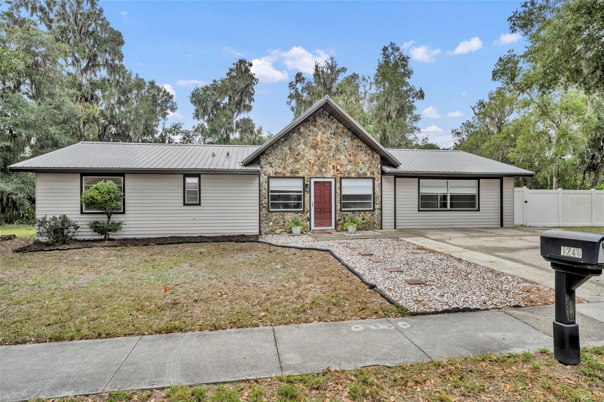 1240 W Voorhis Avenue Deland FL 32720