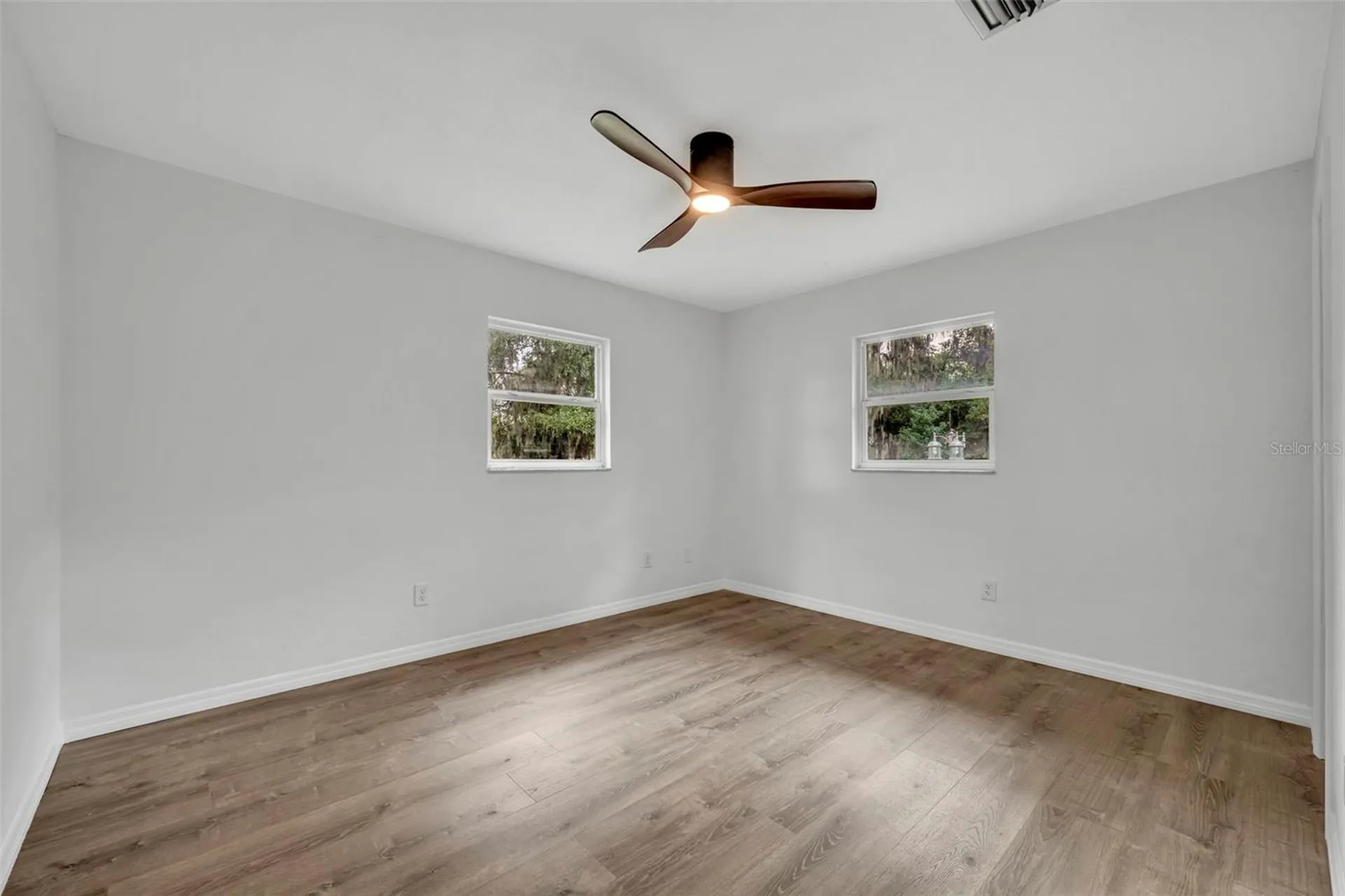 1240 W Voorhis Avenue Deland FL 32720