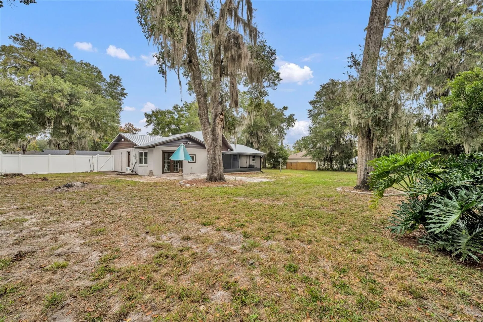 1240 W Voorhis Avenue Deland FL 32720