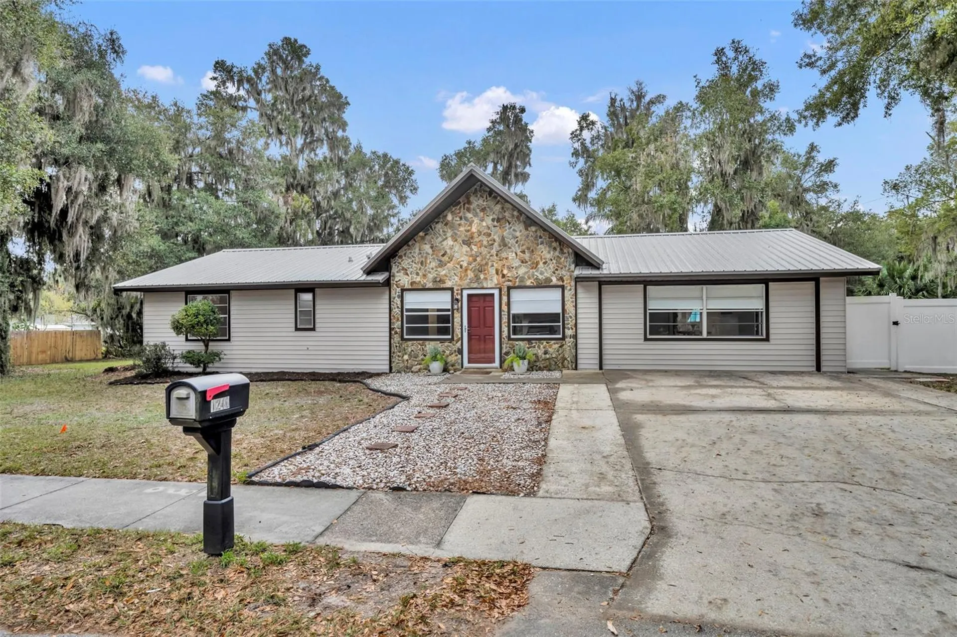 1240 W Voorhis Avenue Deland FL 32720