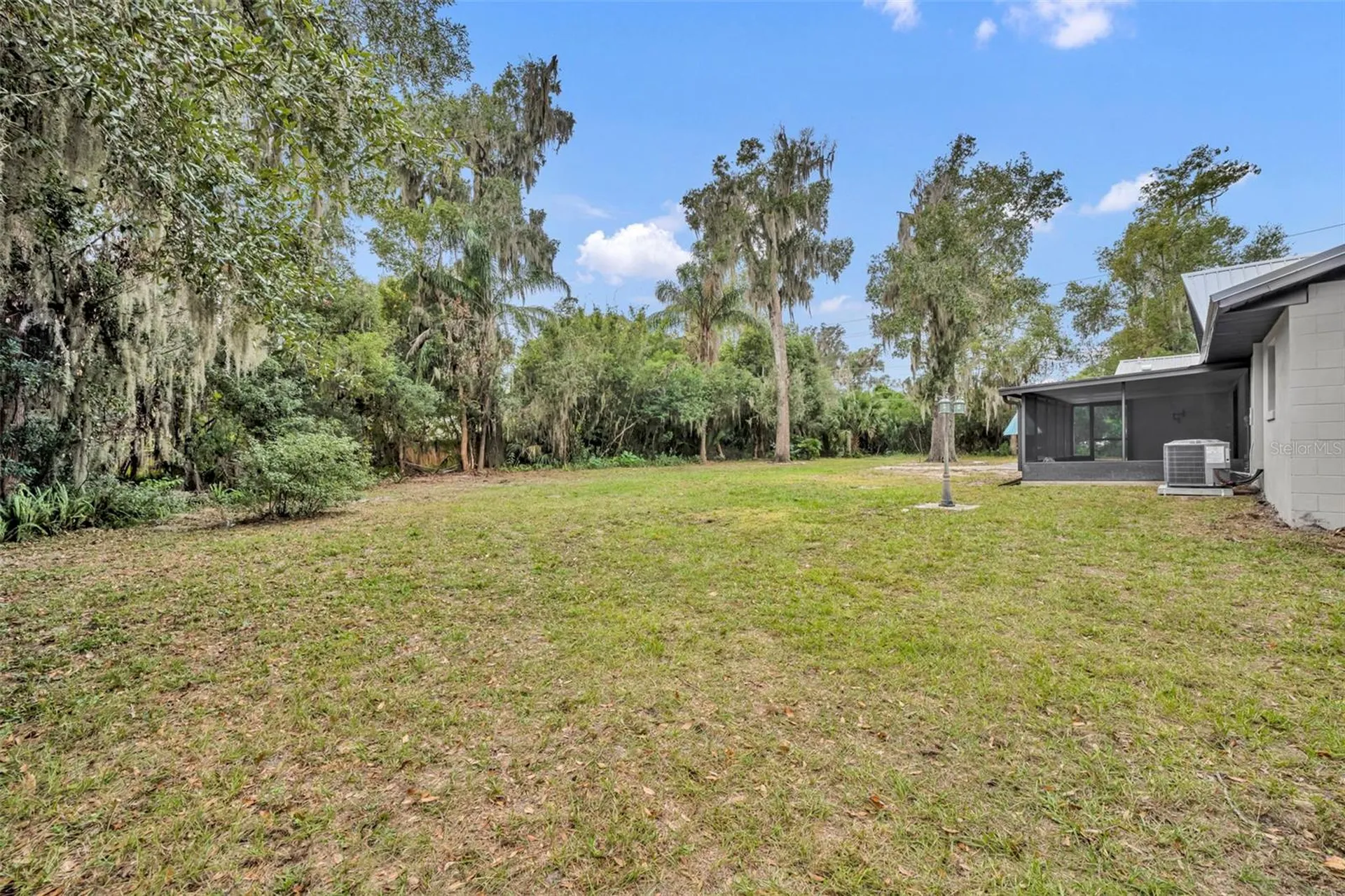 1240 W Voorhis Avenue Deland FL 32720