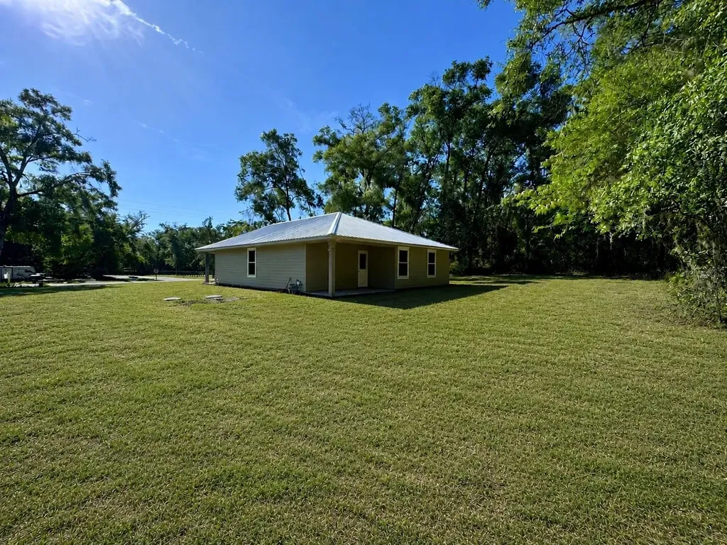 8523 SE 70th Avenue Trenton FL 32693