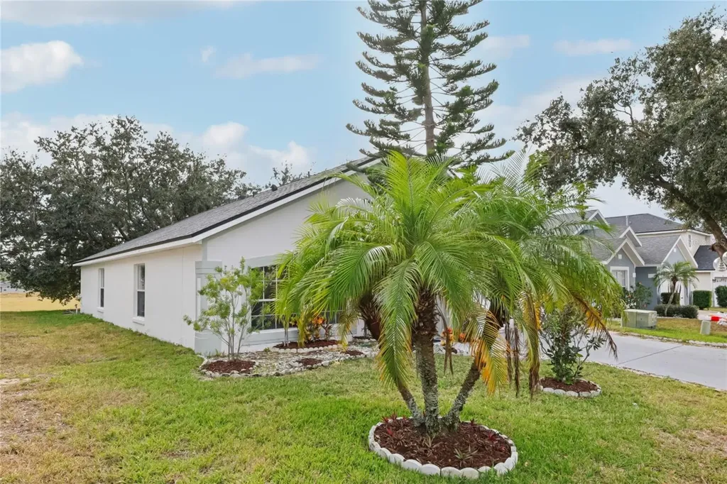 221 Garberia Drive Davenport FL 33837
