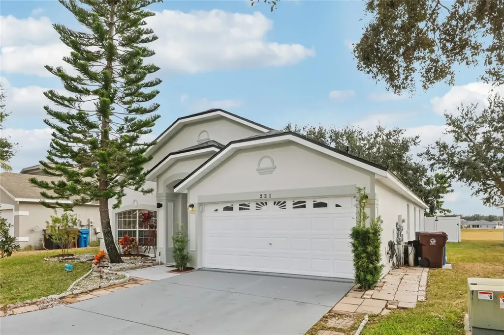 221 Garberia Drive Davenport FL 33837