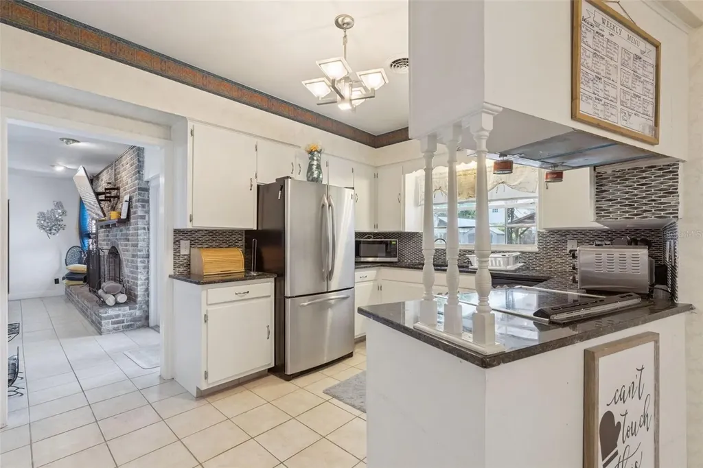 27 S Center Street Eustis FL 32726