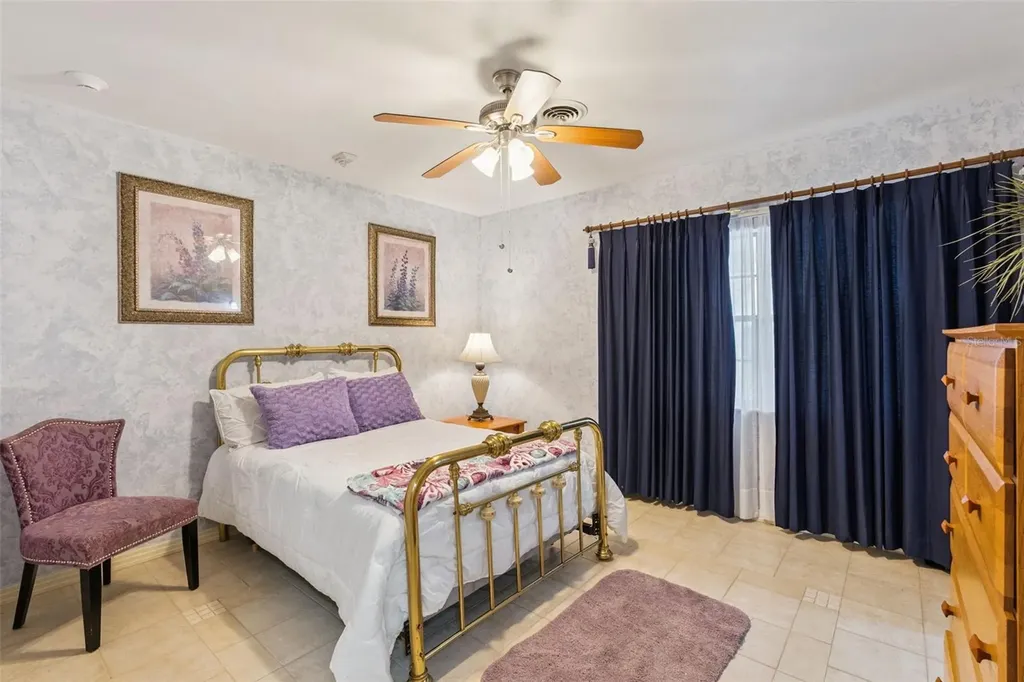27 S Center Street Eustis FL 32726