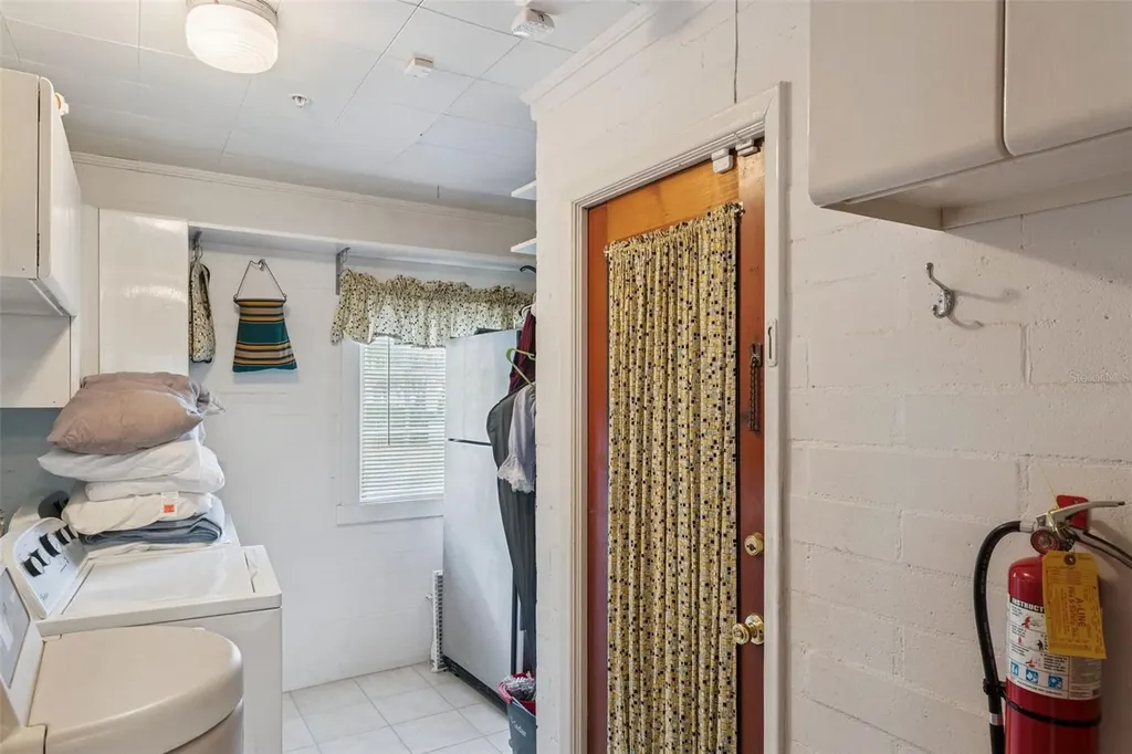 27 S Center Street Eustis FL 32726